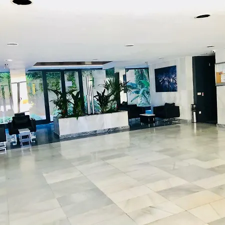 Super Deluxe Apartmento Pool בנידורם